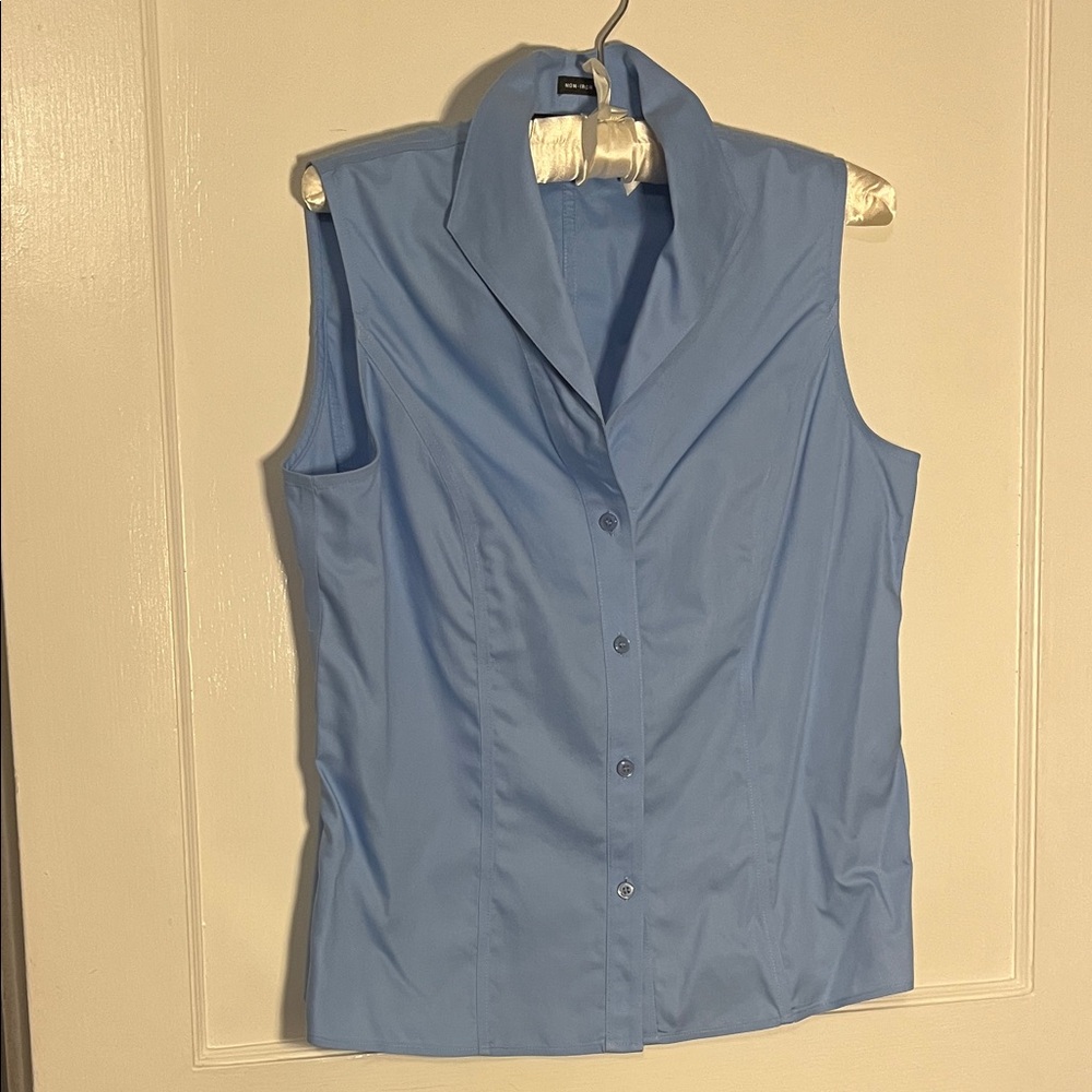 Jones New York Light Blue Fitted Sleeveless Blouse size 8